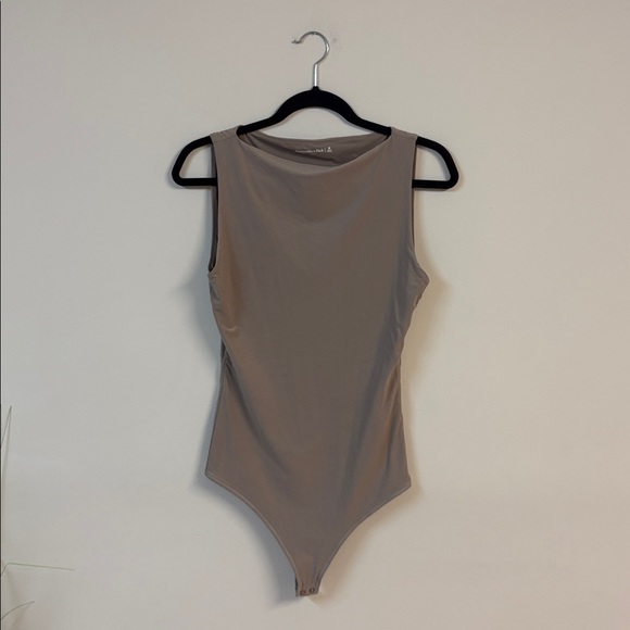 Abercrombie & Fitch Sculpt Matte Seamless Slash Scoop-Back Bodysuit size M - Picture 2 of 5